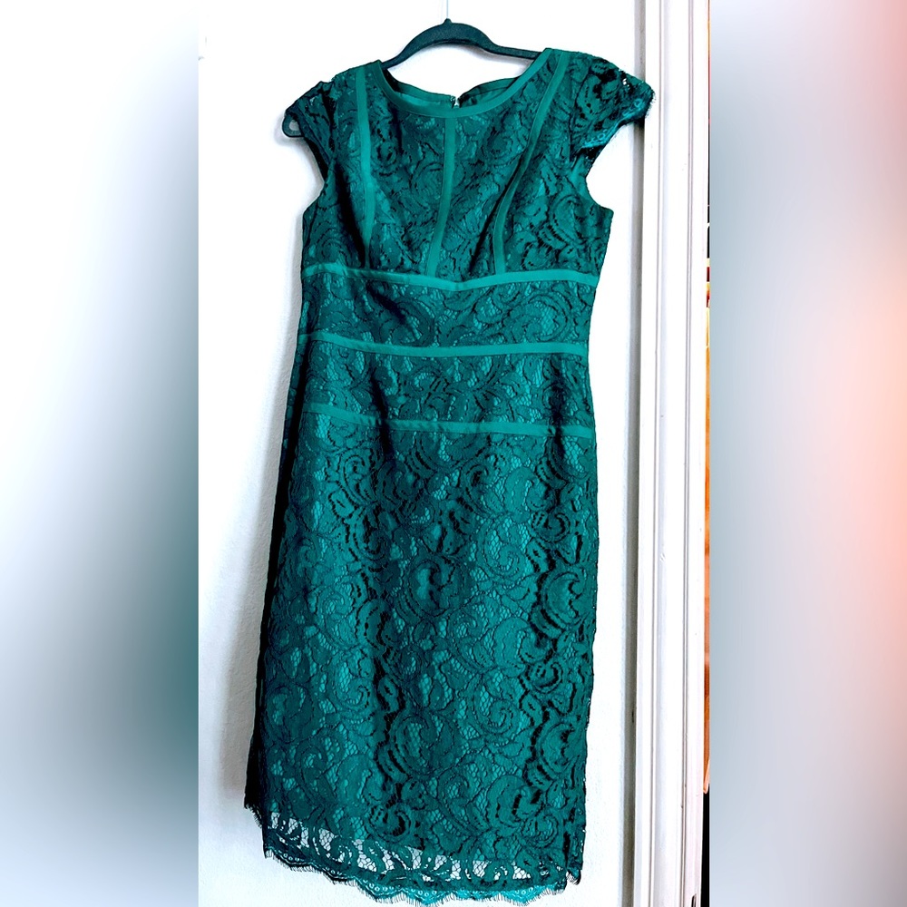 Adrianna Papell Sheath Embroidered Lace V Sheath Dress Excellent used condition